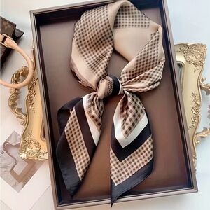 Elegant Checkered  Scarf